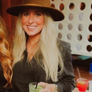 Meet your Posher, Brooke